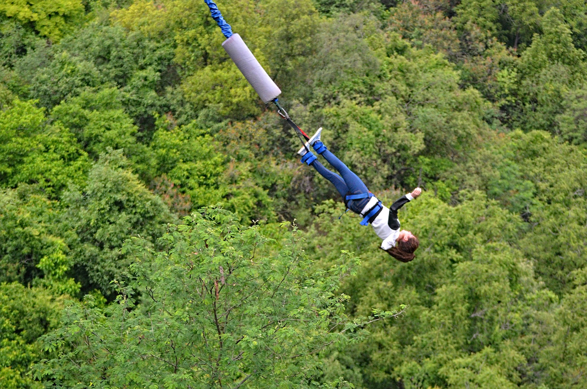 Банджи это. Банджи джампинг Воробьевы горы. Nevis Bungy. Банджи джампинг Непал.